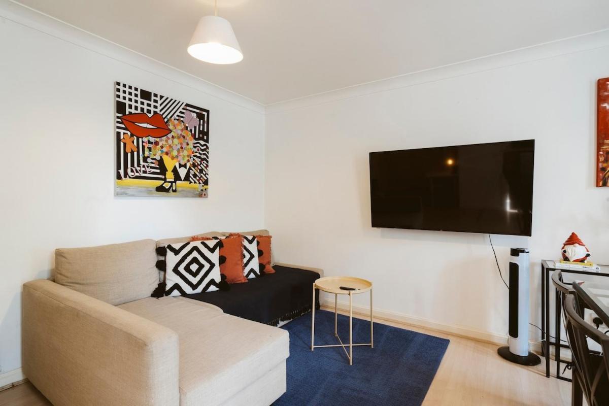 Cosy 2 Bdr Flat 5 Min To Excel Free Car Parking Appartamento